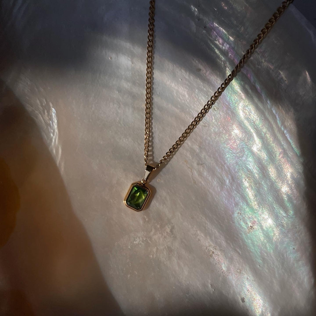 The Heiress Necklace-emerald-HEYMAEVE-Pure Quartz-4